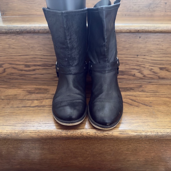 Boutique 9 Black Leather Harness Ankle Boots 8.5 - Picture 2 of 6